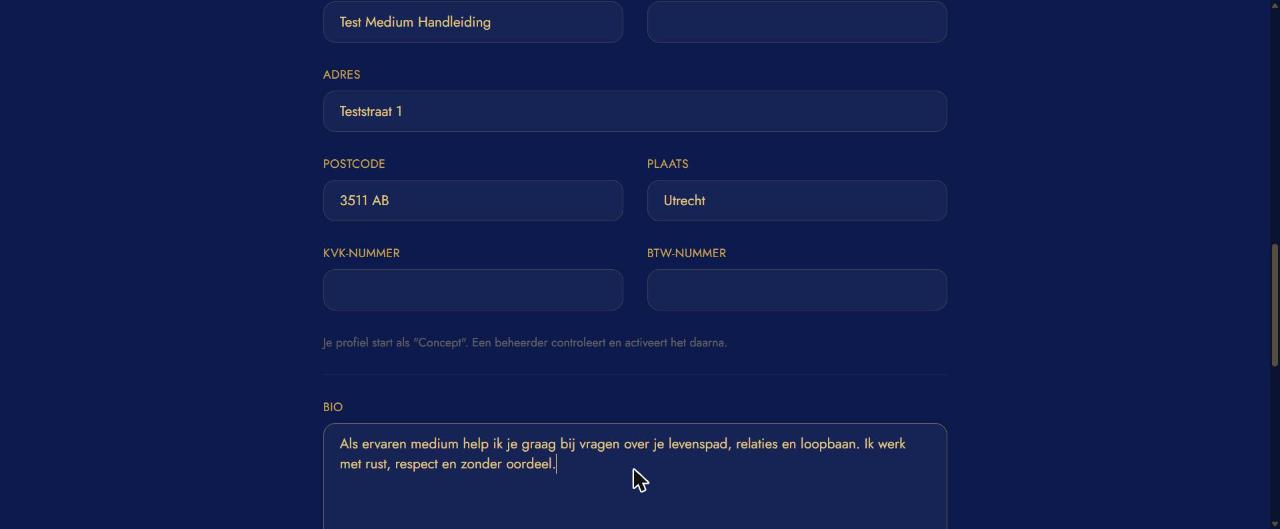 Formulier met facturatiegegevens en een ingevulde bio-tekst
